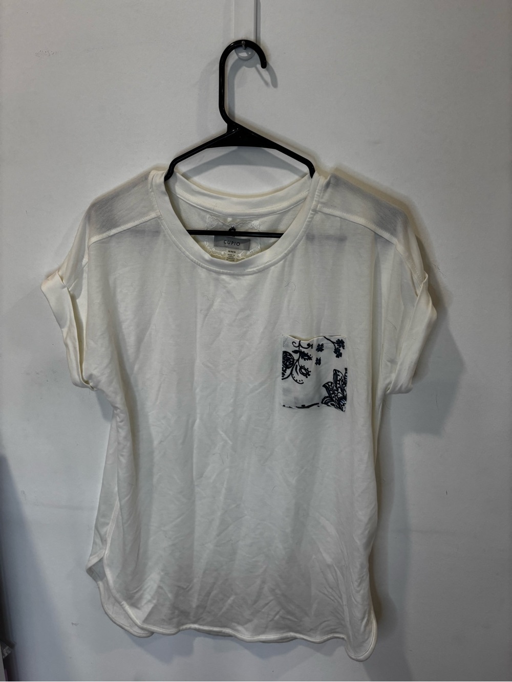 Cupio White Short Sleeve Pocket Tee with Navy Print Simple Basic Carefree